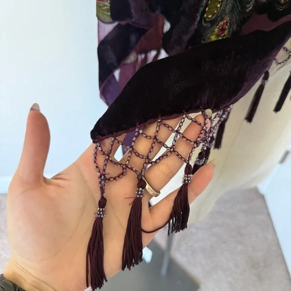 🪻SOLD🪻Vintage NWT Beaded and Velvet Peacock embroidered purple shawl with fringe - Picture 5 of 8